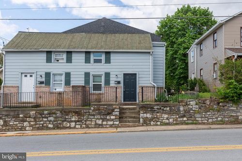 218 S West St, CHARLES TOWN, WV, 25414-1660 | Card Image