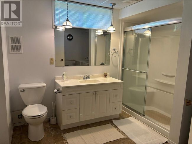 1374 Highway 3 B, House other with 5 bedrooms, 2 bathrooms and 4 parking in Montrose BC | Image 23