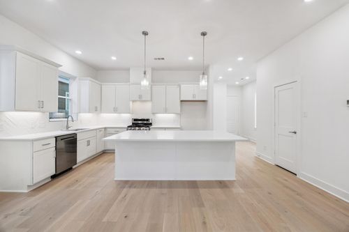 1321 Alexander St, Houston, TX, 77008-3845 | Card Image