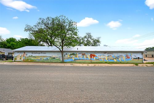 401 E 6th St, Lampasas, TX, 76550-3223 | Card Image