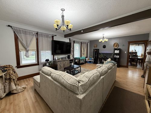 202 S 6th St, Montevideo, MN, 56265-1921 | Card Image