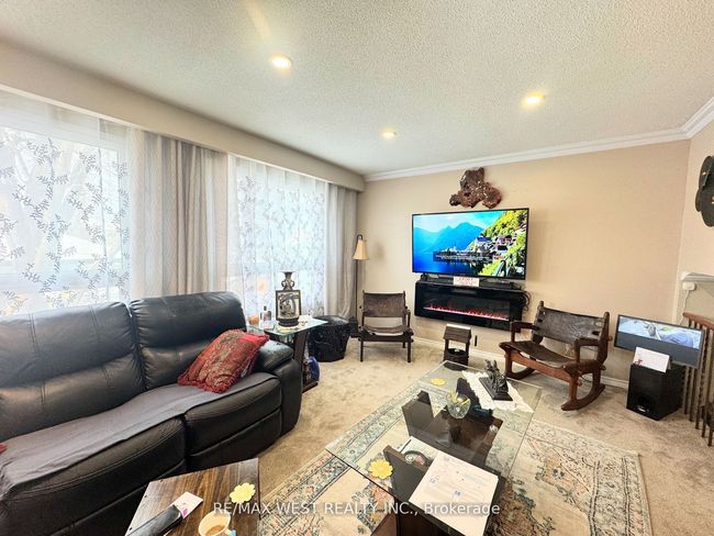 425 Hansen Rd N, House other with 4 bedrooms, 3 bathrooms and 4 parking in Brampton ON | Image 15