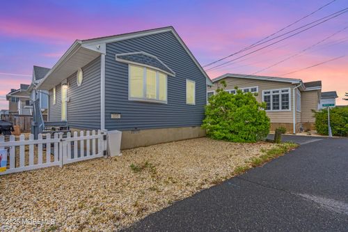 233 Harbor Dr, Lavallette, NJ, 08735-1435 | Card Image