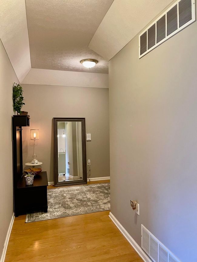 647 Spring Valley Dr, Condo with 2 bedrooms, 2 bathrooms and null parking in Lewis Center OH | Image 4