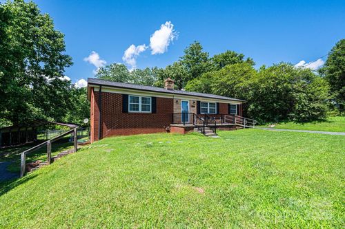 559 15th Ave Se, Hickory, NC, 28602-9653 | Card Image