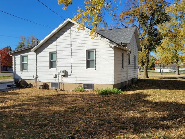 401 N Pine St, House other with 2 bedrooms, 1 bathrooms and 1 parking in Wenona IL | Image 9