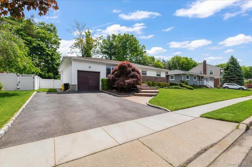 21 Beaumont Drive, Oyster Bay, NY, 11803 | Card Image