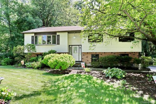 150 Schweizer Ln, Bardonia, NY, 10954-2034 | Card Image