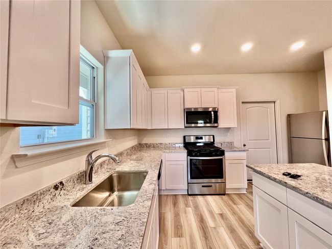 1233 Parker Dr, Townhouse with 4 bedrooms, 3 bathrooms and null parking in Princeton TX | Image 8