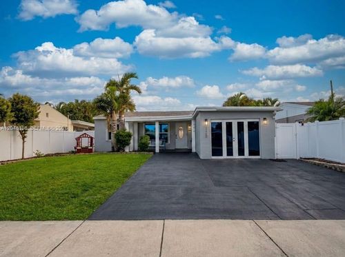 5417 Ne 4th Ter, Oakland Park, FL, 33334-2441 | Card Image