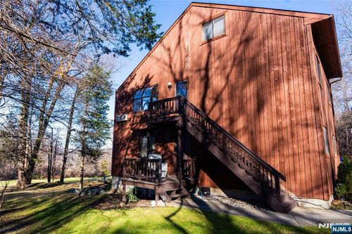 10 Augusta Dr, Vernon, NJ, 07462-2592 | Card Image