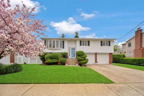 117 Washington Place, Oyster Bay, NY, 11758 | Card Image