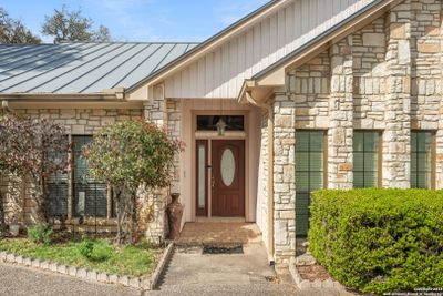 29437 No Le Hace, House other with 3 bedrooms, 2 bathrooms and null parking in Fair Oaks Ranch TX | Image 3