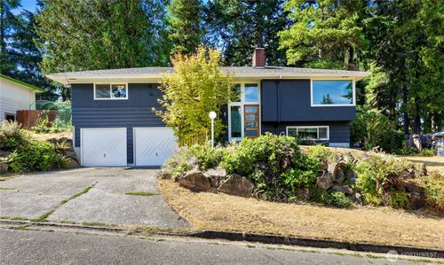 17553 7th Ave Ne, Shoreline, WA, 98155-3601 | Card Image