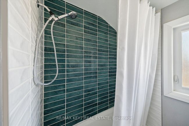 710A Krosno Blvd, House attached with 3 bedrooms, 2 bathrooms and 2 parking in Pickering ON | Image 17