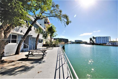apt-13-8260 Byron Ave, Miami Beach, FL, 33141-4932 | Card Image
