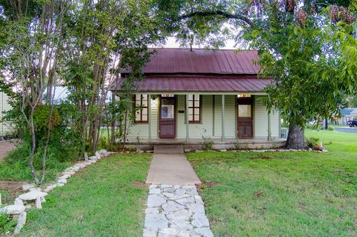 112 N Edison St, Fredericksburg, TX, 78624-3220 | Card Image