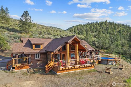 33905 Winterwood Ln E, Davenport, WA, 99122-7019 | Card Image