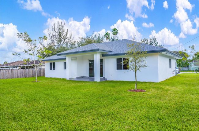 15640 - 15640 Nw 39th Ct, House other with 6 bedrooms, 4 bathrooms and null parking in Miami Gardens FL | Image 4
