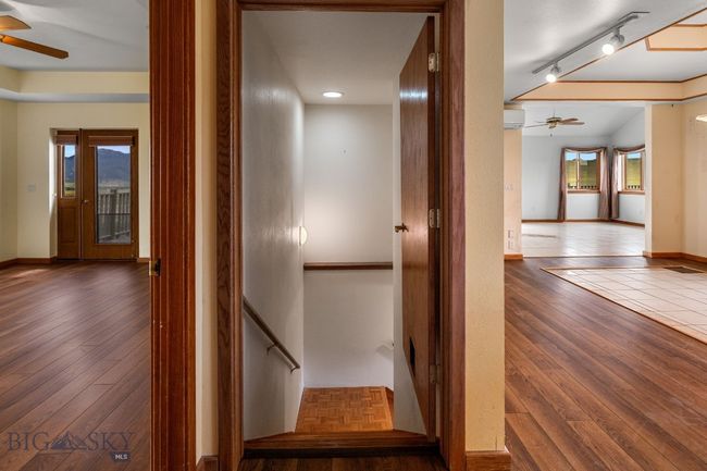 Lower Level entrance | Image 39