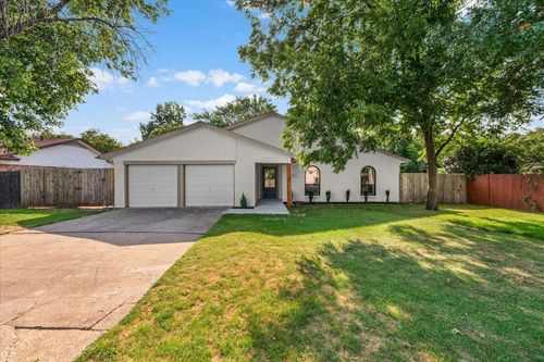 6504 Massey Ct, North Richland Hills, TX, 76182-4123 | Card Image