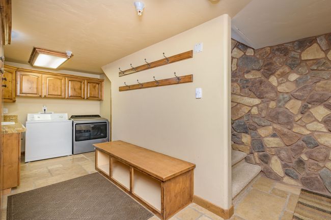 Bsmt Laundry Rm/Stairs | Image 29