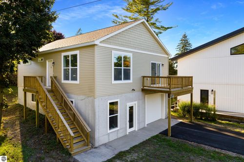 7333 Clark St, Beulah, MI, 49617-5108 | Card Image