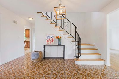 Entry foyer | Image 2