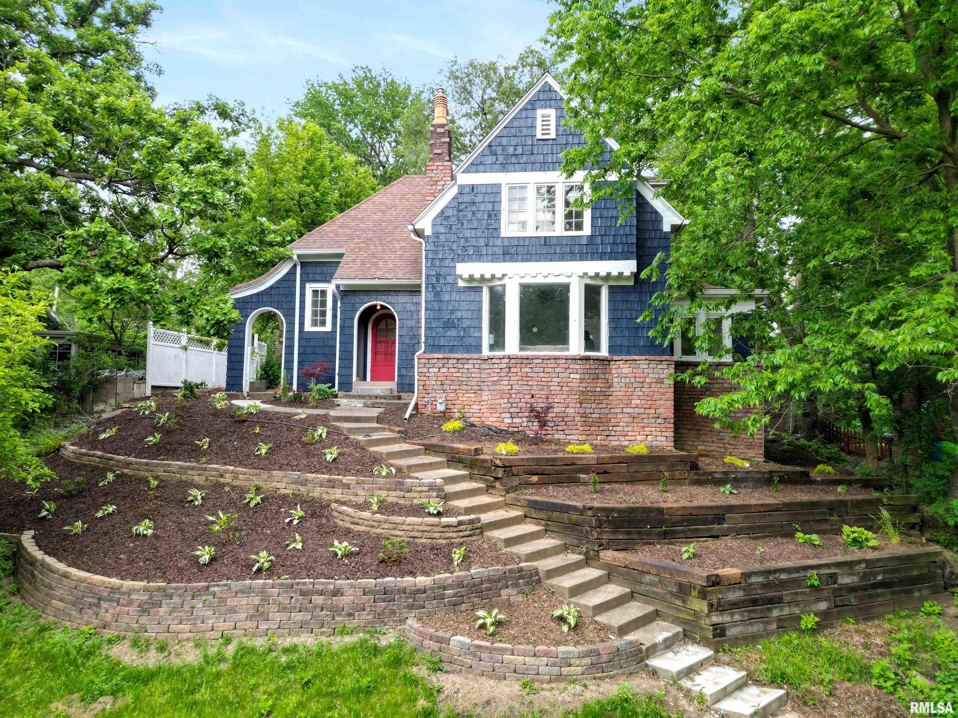 Jersey Ridge Rd, Davenport, IA 52803