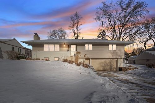 3109 Wendhurst Ave, Saint Anthony, MN, 55418-1725 | Card Image