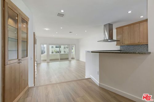 1-11925 Mayfield Avenue, Los Angeles, CA, 90049 | Card Image