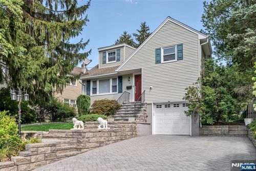 15 Spruce Ave, Emerson, NJ, 07630-1540 | Card Image