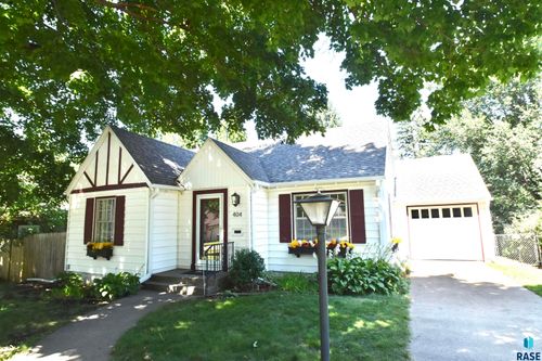 404 31st St, Sioux Falls, SD, 57105 | Card Image