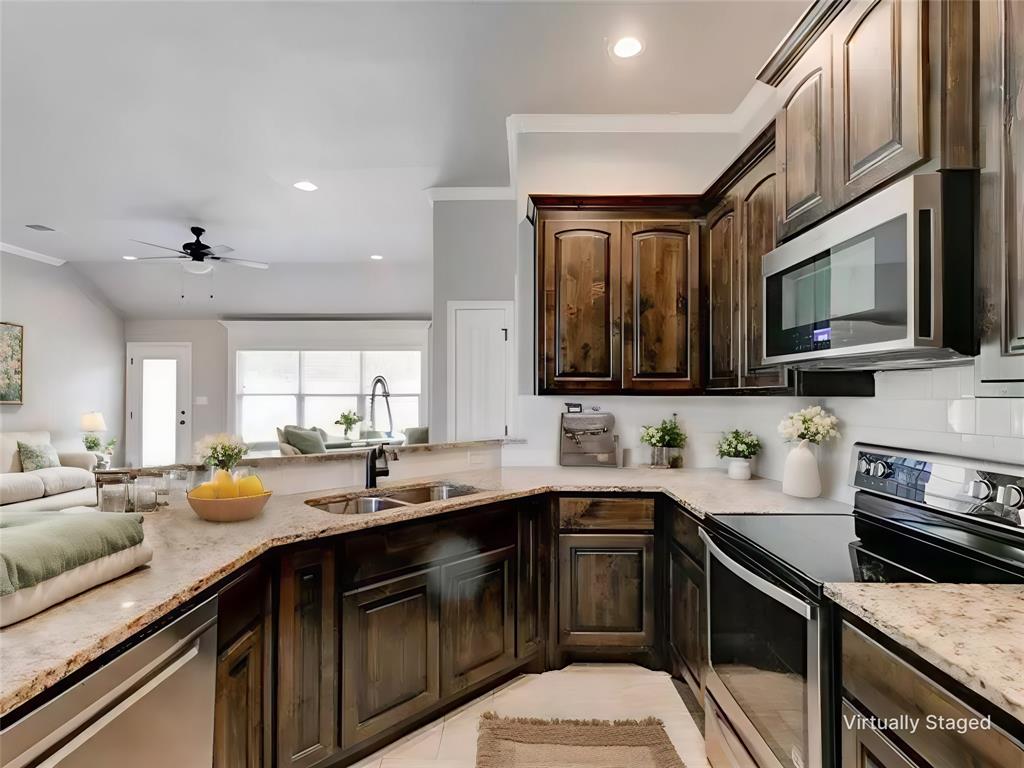 Stonegate Cir, Granbury, TX 76048