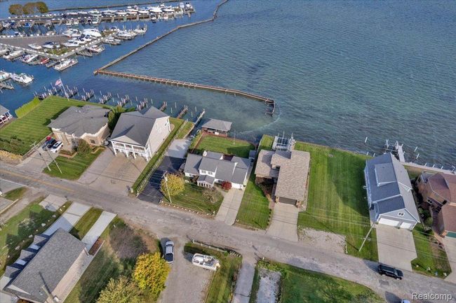 32241 N River Rd, House other with 3 bedrooms, 2 bathrooms and null parking in Harrison Twp MI | Image 65