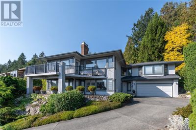 8742 Pender Park Dr, House other with 3 bedrooms, 3 bathrooms and 4 parking in North Saanich BC | Image 1