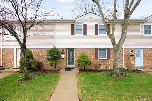 933 Kirts Blvd, Troy, MI, 48084-4837 | Card Image