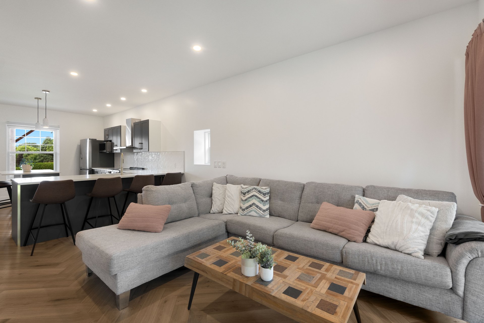 Residential in Sherbrooke (Brompton/Rock Forest/Saint-Élie/Deauvi 4