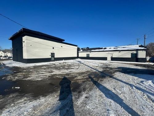 111 W Genesee St, Lapeer, MI, 48446-2270 | Card Image