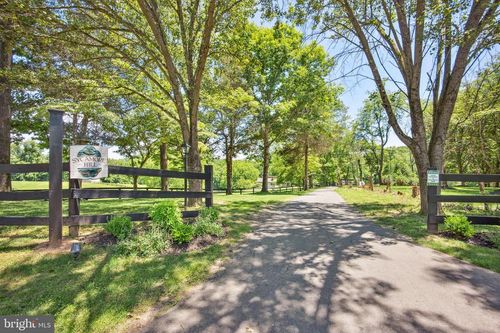 9341 Cornwell Farm Dr, GREAT FALLS, VA, 22066-2703 | Card Image
