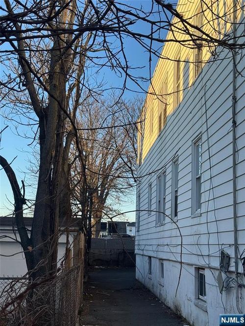 31 Orchard Pl, Irvington, NJ, 07111-1786 | Card Image