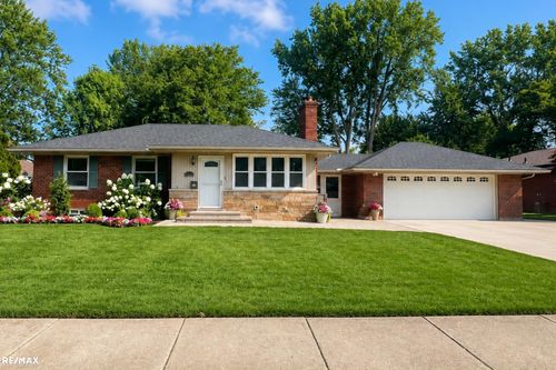 22231 Grossedale Street, St Clair Shores, MI, 48082 | Card Image