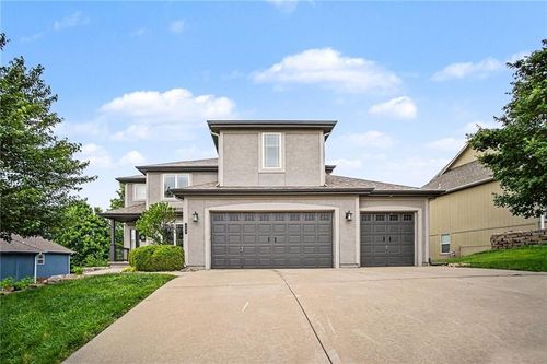 808 Creekmoor Pond Ln, Raymore, MO, 64083-8382 | Card Image