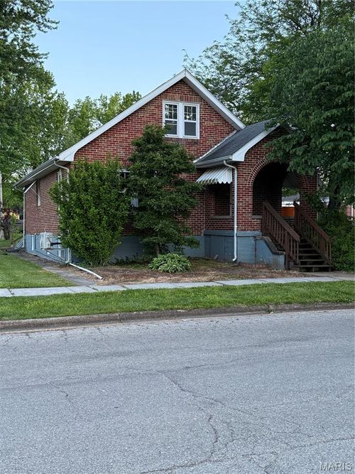 218 W Eldon St, Saint James, MO, 65559-1208 | Card Image