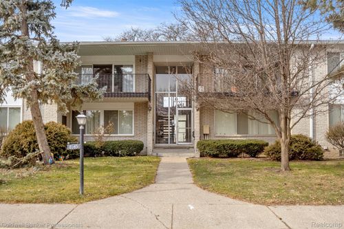 3-8545 Kennedy Cir, Warren, MI, 48093-2232 | Card Image