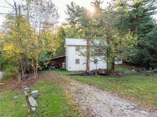 6006 Echo Lake Rd Ne, New Philadelphia, OH, 44663-8022 | Card Image