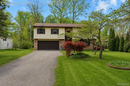 21428 Lundy Dr, Farmington Hills, MI, 48336-4633 | Card Image