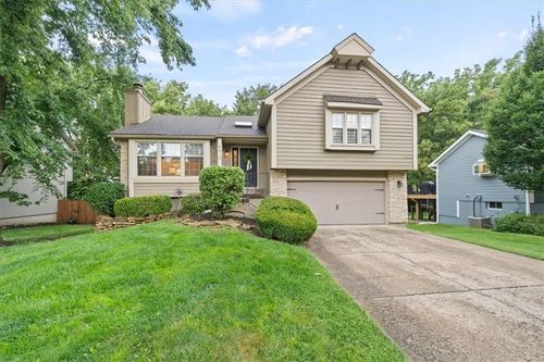 9410 Greenway Ln, Lenexa, KS, 66215-3171 | Card Image
