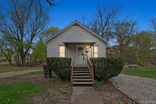 76 N Merrimac Street, Pontiac, MI, 48340 | Card Image