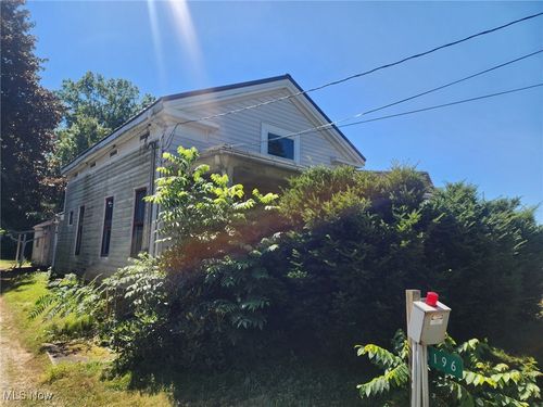 3196 N Main St, Rock Creek, OH, 44084-9428 | Card Image